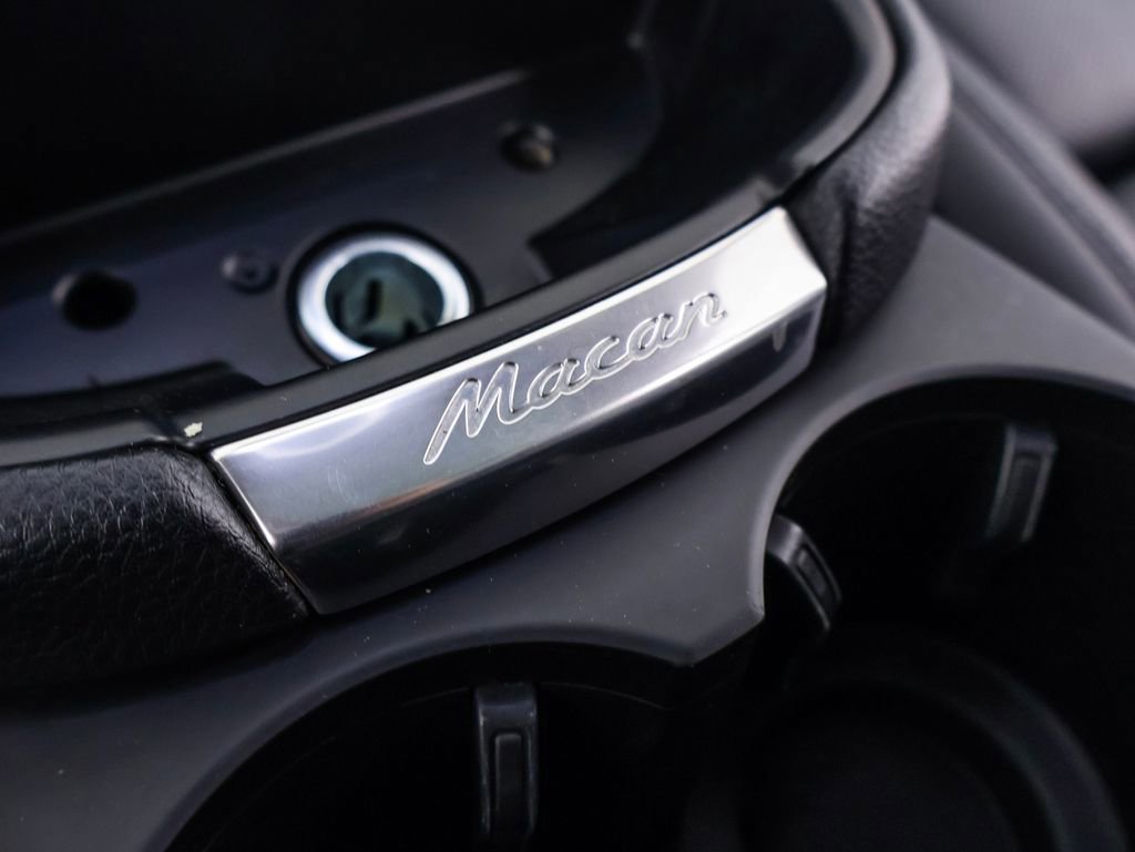 Certified 2024 Porsche Macan w/ Premium Plus Package image 21