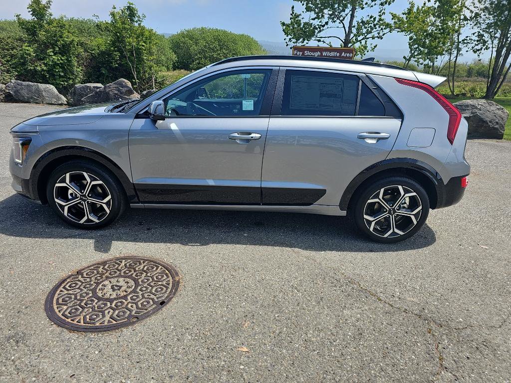New 2025 Kia Niro EX Touring image 2