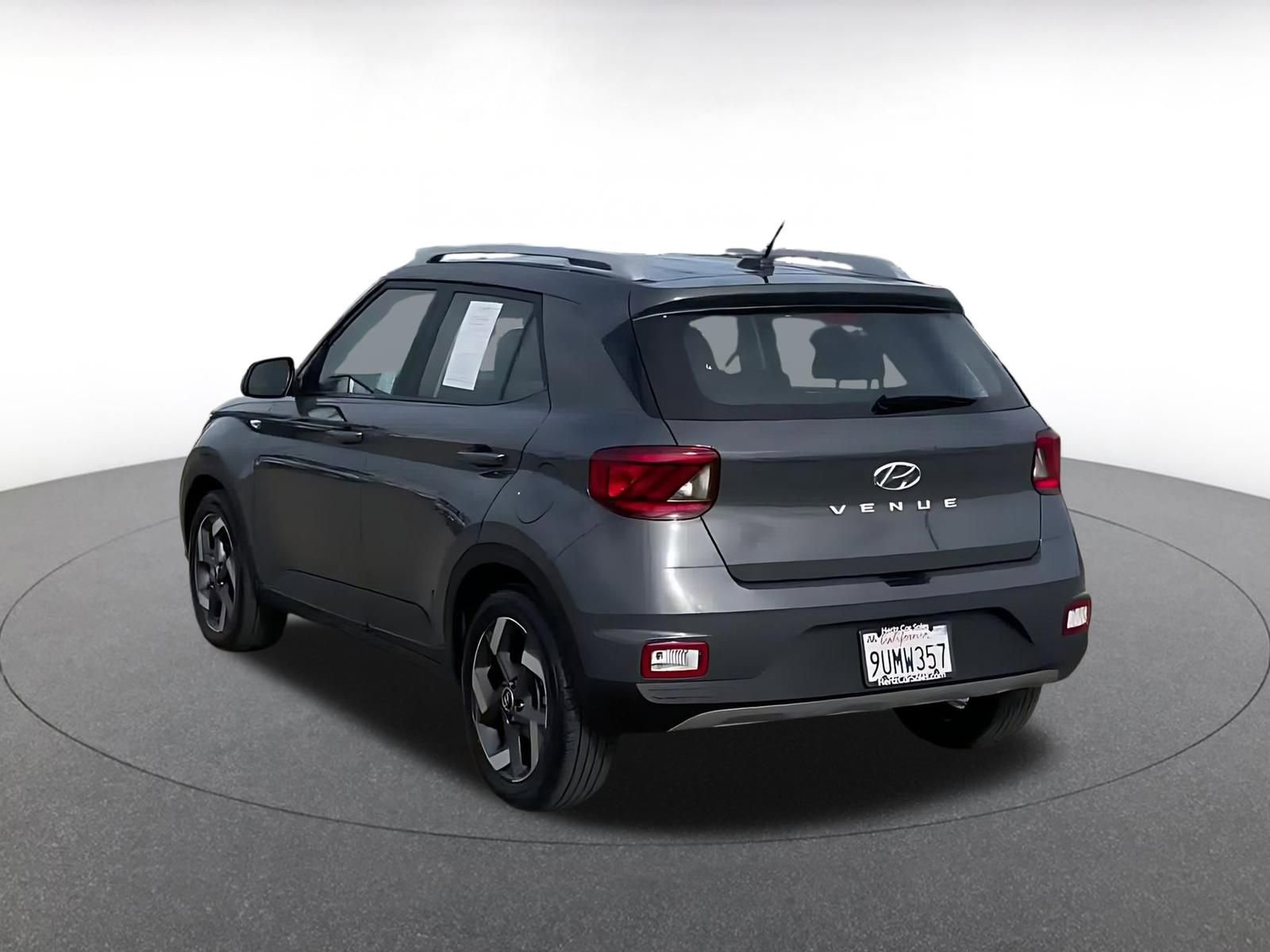 Used 2025 Hyundai Venue SEL image 11