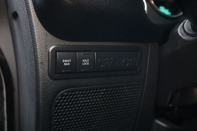 Used 2018 Jeep Wrangler Unlimited Rubicon w/ Connectivity Group AWD/4WD image 13