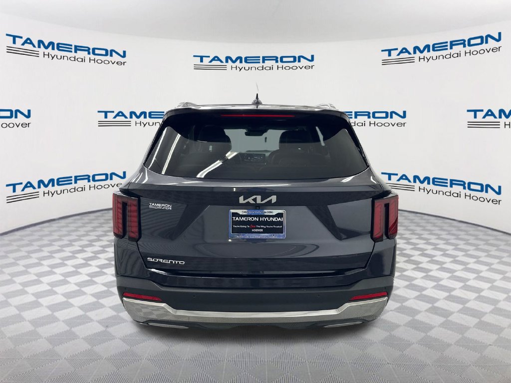 Used 2025 Kia Sorento EX FWD image 4
