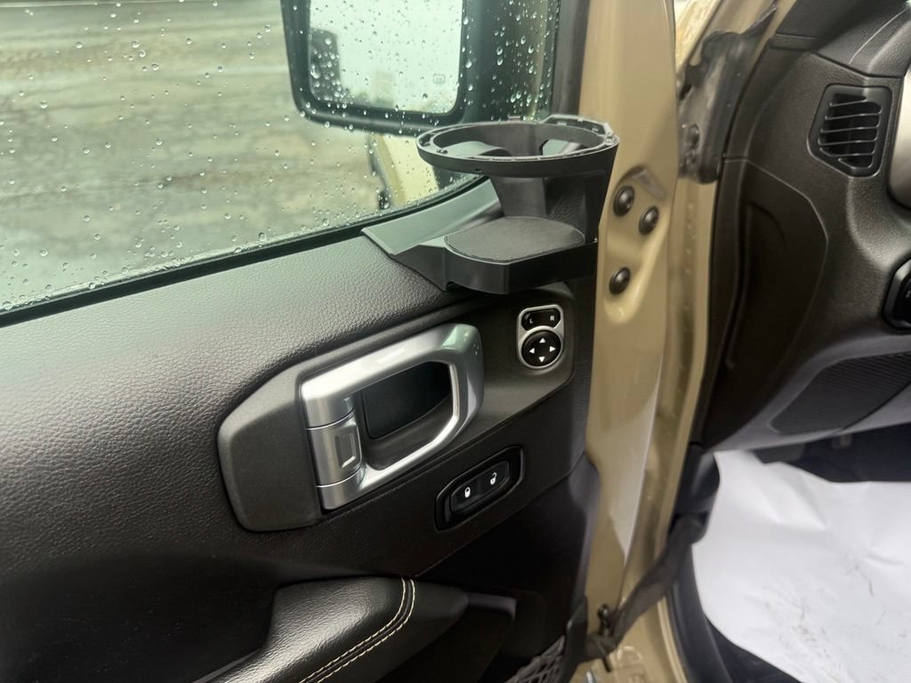 Certified 2020 Jeep Gladiator Overland AWD/4WD image 16