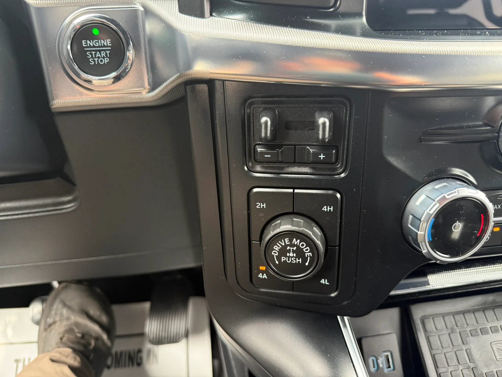 Used 2022 Ford F150 Raptor w/ Equipment Group 801A High AWD/4WD image 14