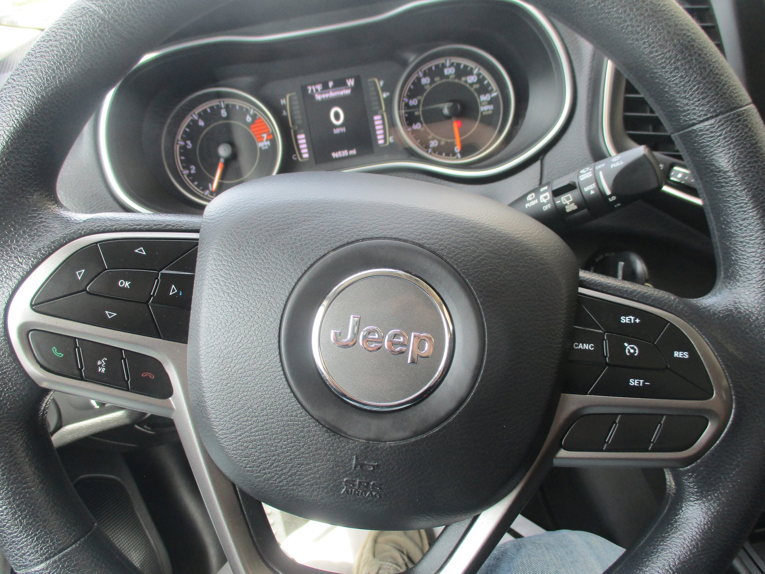 Used 2019 Jeep Cherokee Latitude w/ Popular Appearance Group FWD image 23