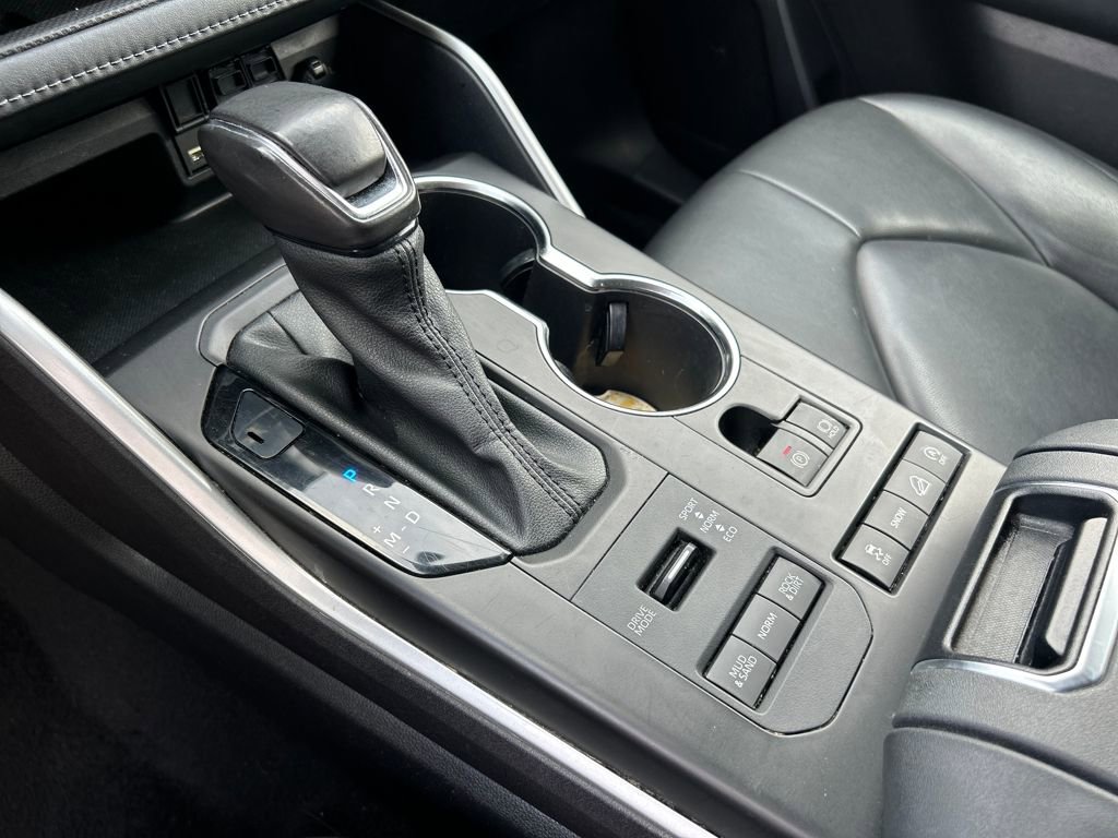 Used 2021 Toyota Highlander XLE image 22