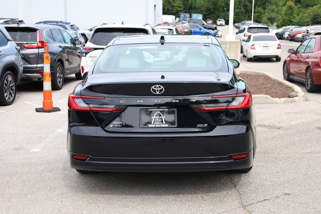Used 2025 Toyota Camry XLE AWD/4WD image 6