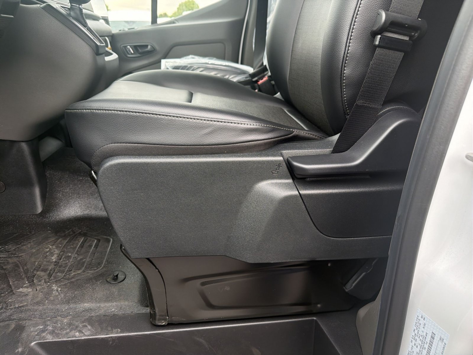 New 2026 Ford Transit 250 148 Medium Roof RWD image 30