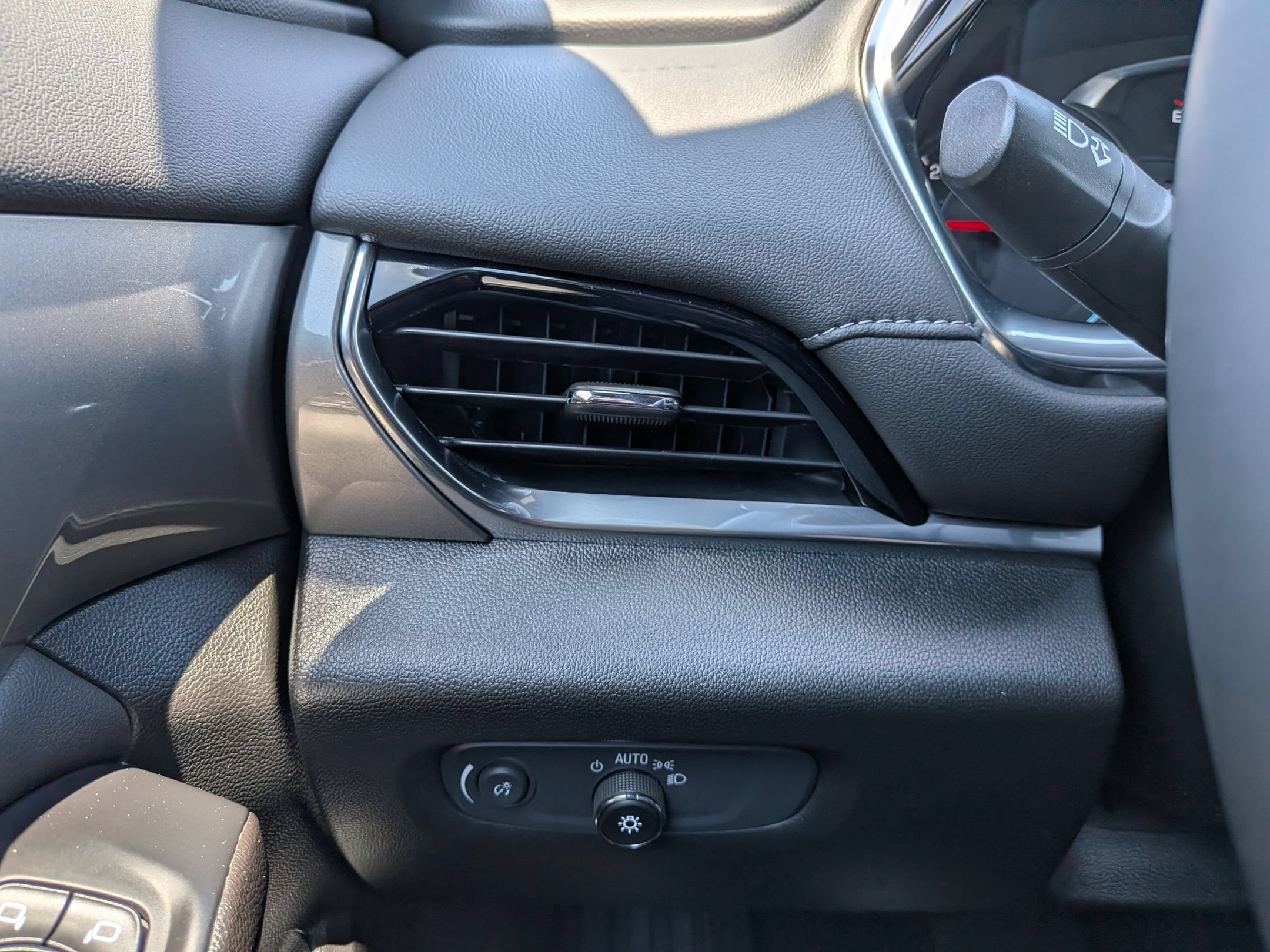 Certified 2023 Chevrolet Traverse LT FWD image 17