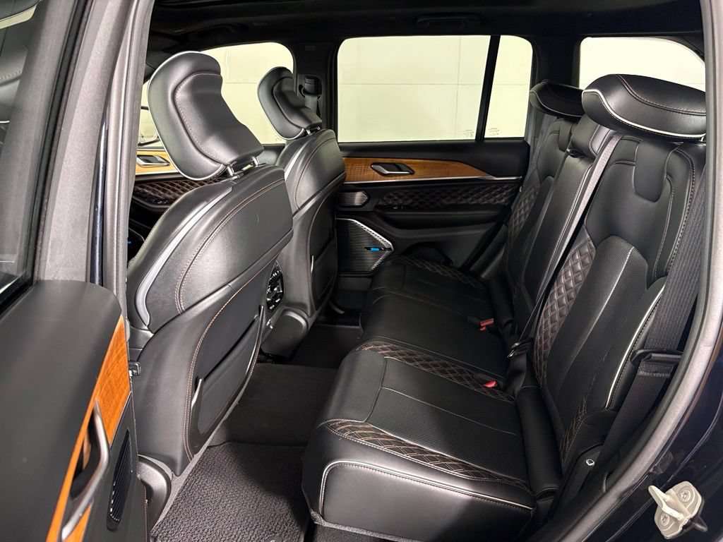 Used 2023 Jeep Grand Cherokee Summit AWD/4WD image 46