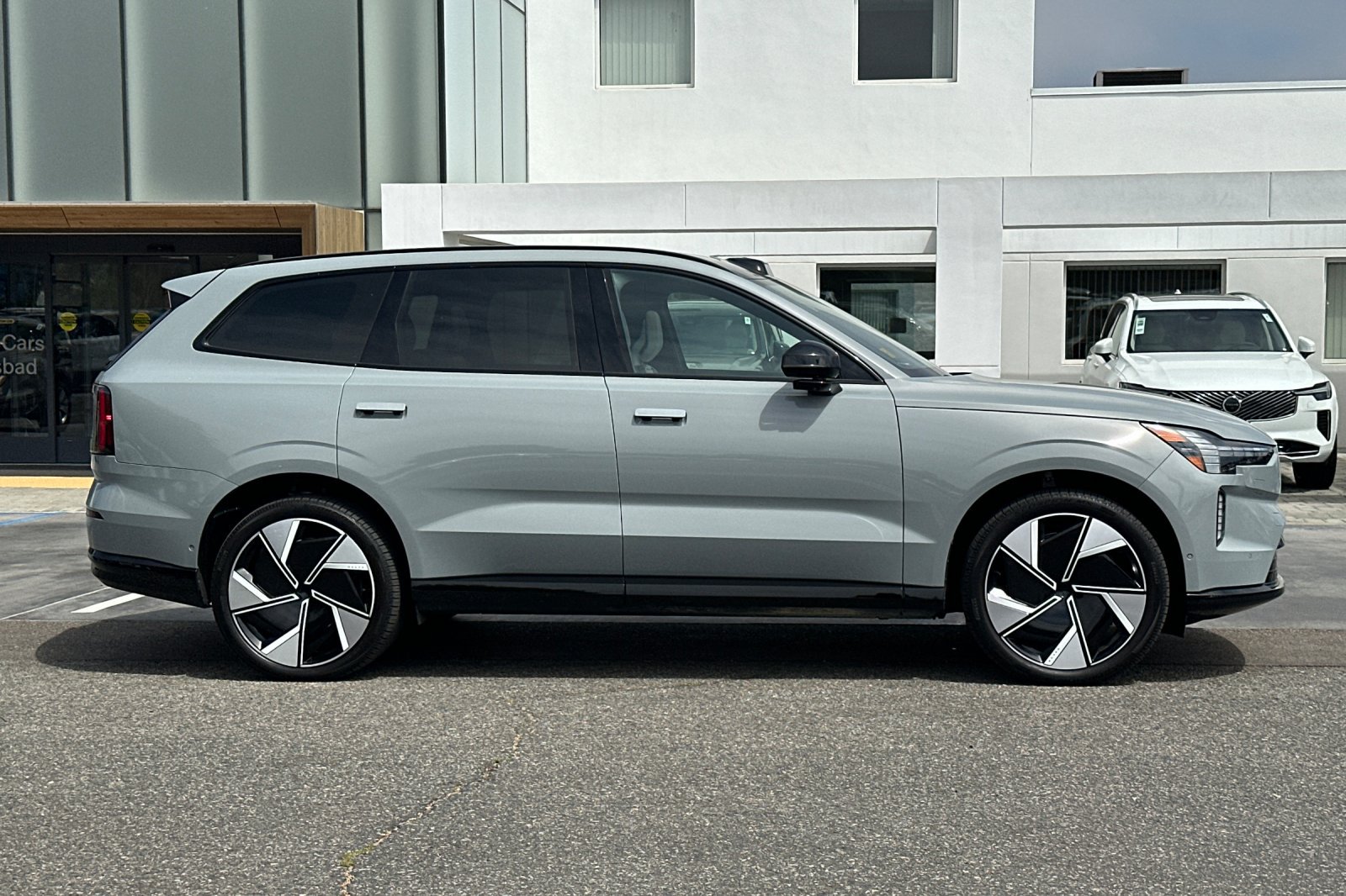 Certified 2025 Volvo EX90 Ultra AWD/4WD image 3