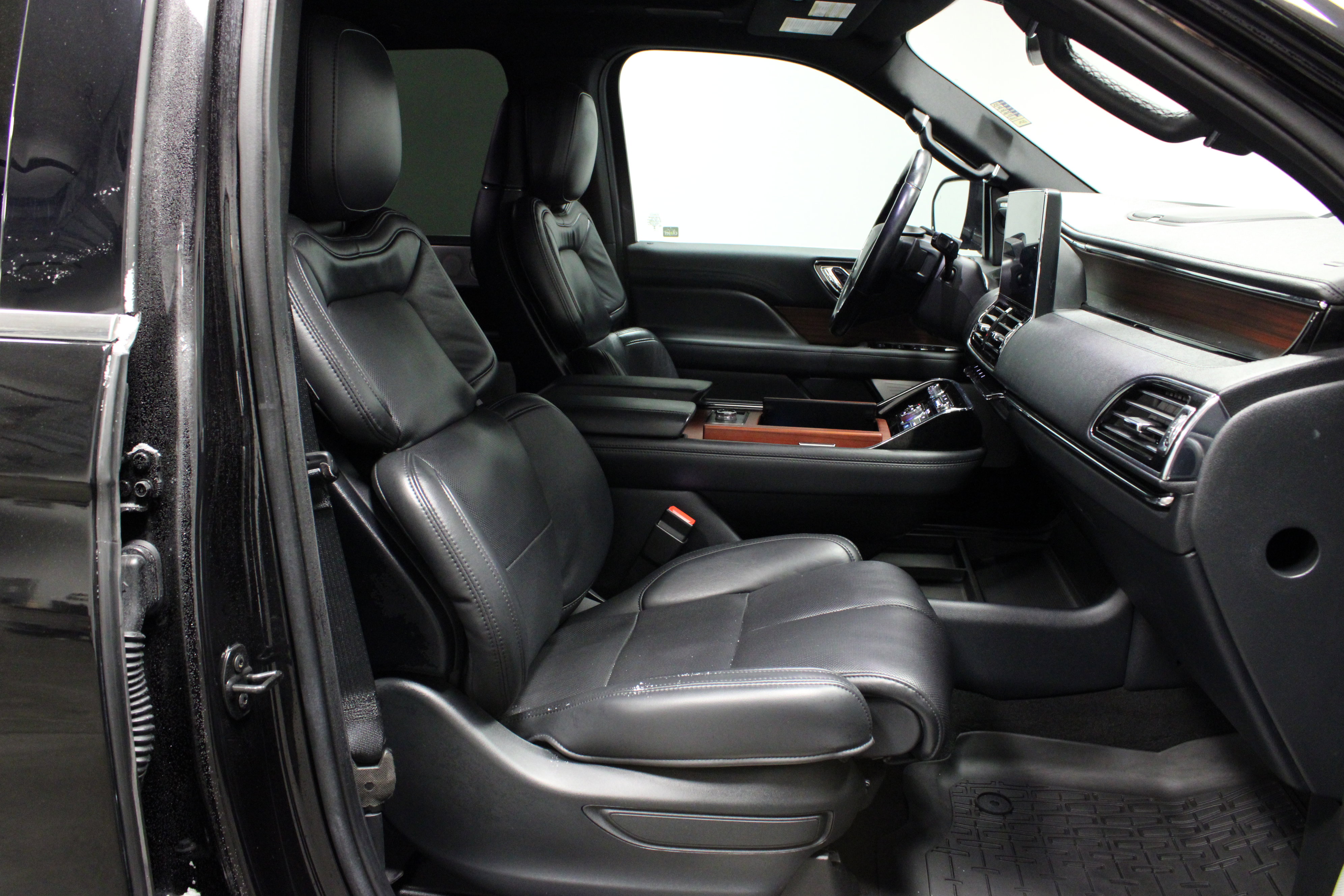 Used 2023 Lincoln Navigator L Reserve image 16