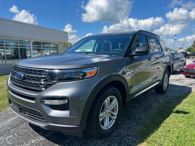 Used 2023 Ford Explorer XLT w/ Equipment Group 202A AWD/4WD image 4