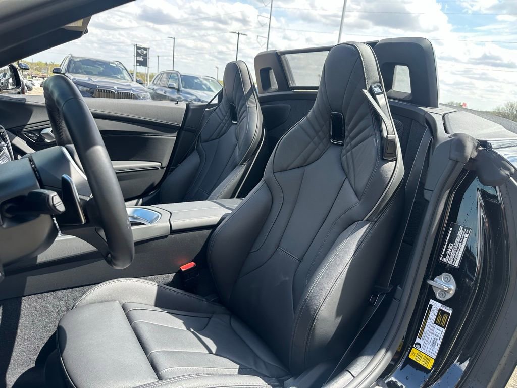 Used 2024 BMW Z4 M40i w/ Shadowloine Package RWD image 9