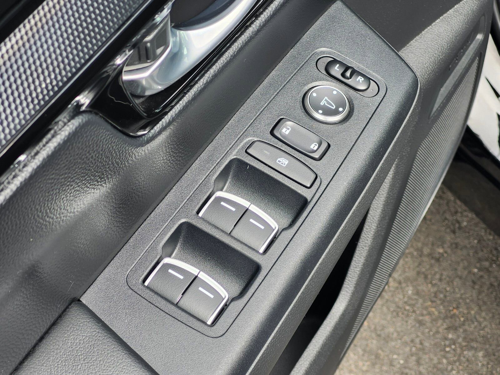 Used 2024 Honda CR-V EX-L image 17