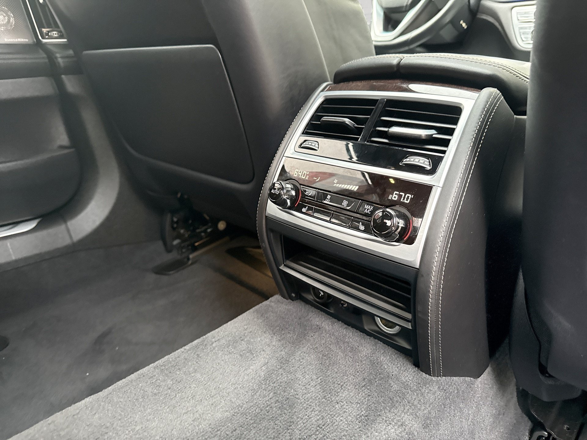 Used 2017 BMW 750i RWD image 32