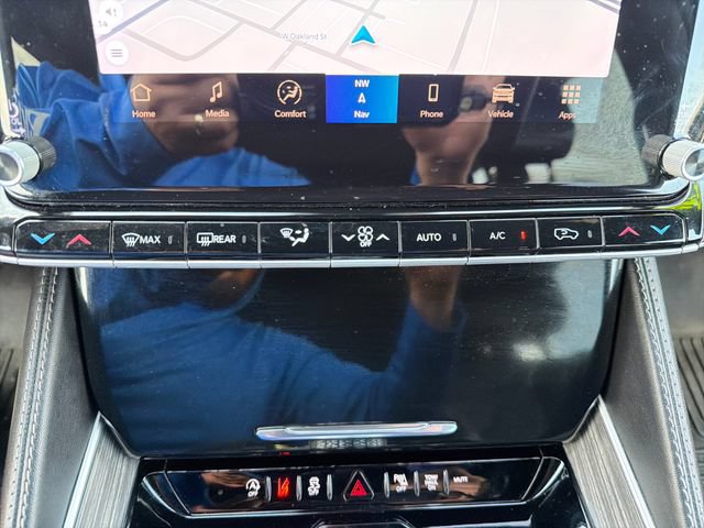Used 2024 Jeep Wagoneer Series III AWD/4WD image 14