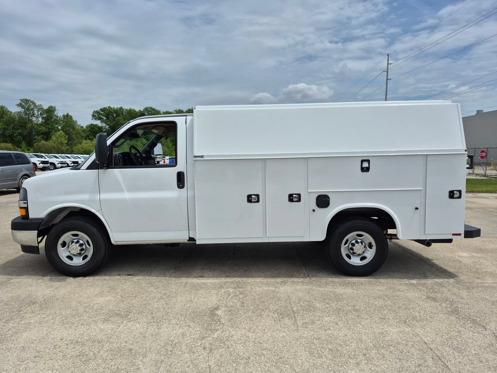 New 2026 Chevrolet Express 3500 w/ Power Convenience Package RWD image 4