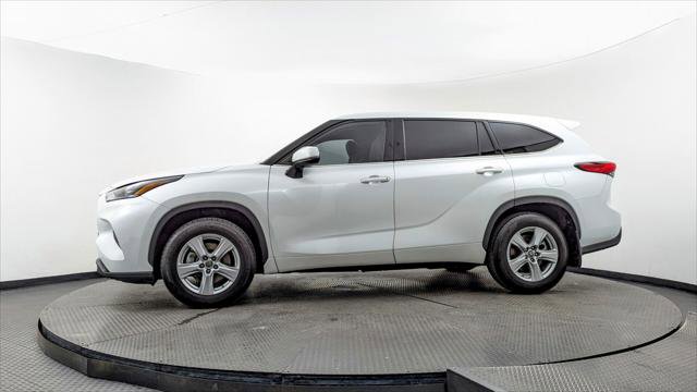 Used 2022 Toyota Highlander LE image 3