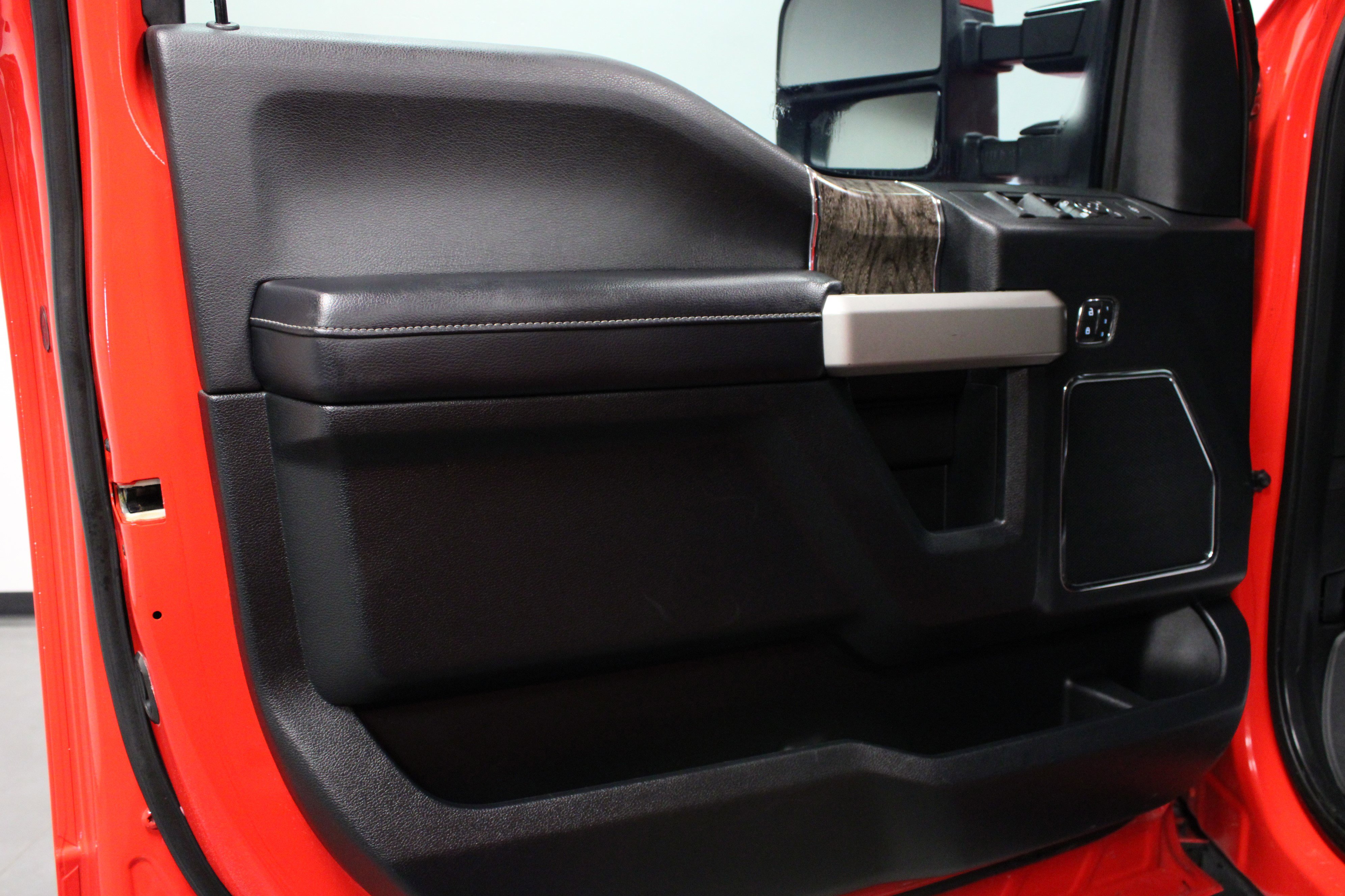 Used 2019 Ford F250 Lariat w/ Lariat Value Package image 11