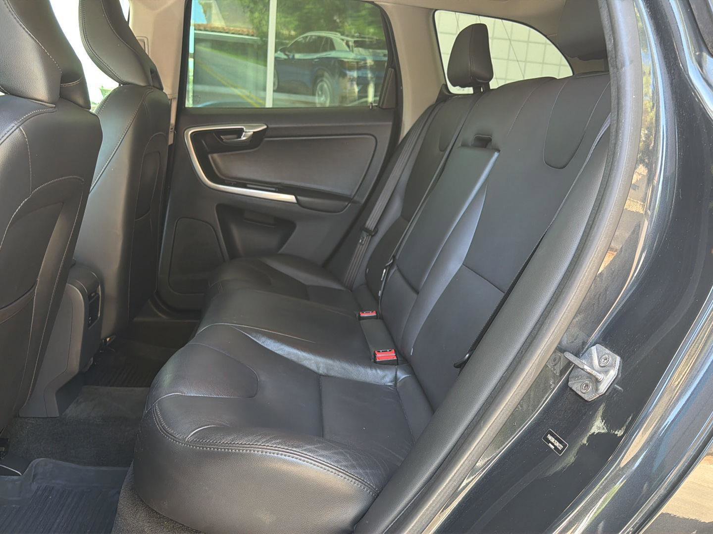 Used 2016 Volvo XC60 T5 Premier w/ Proximity Package AWD/4WD image 16