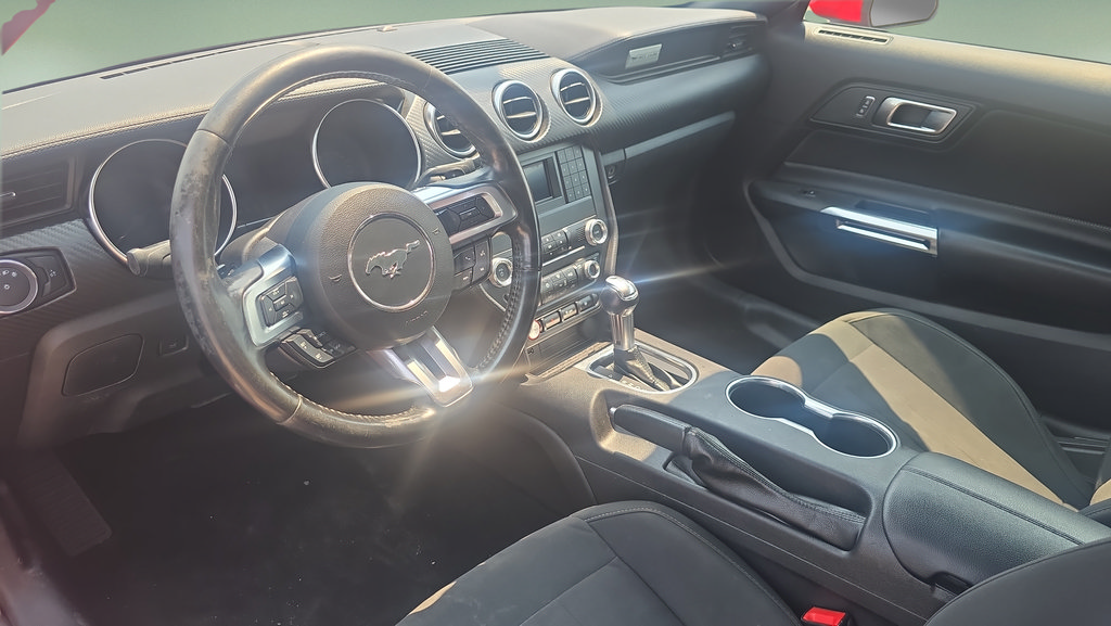 Used 2019 Ford Mustang Convertible RWD image 17
