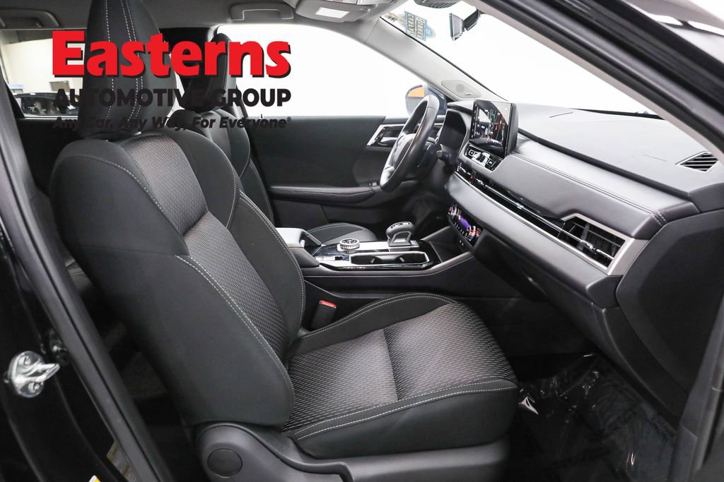 Used 2025 Mitsubishi Outlander ES image 23