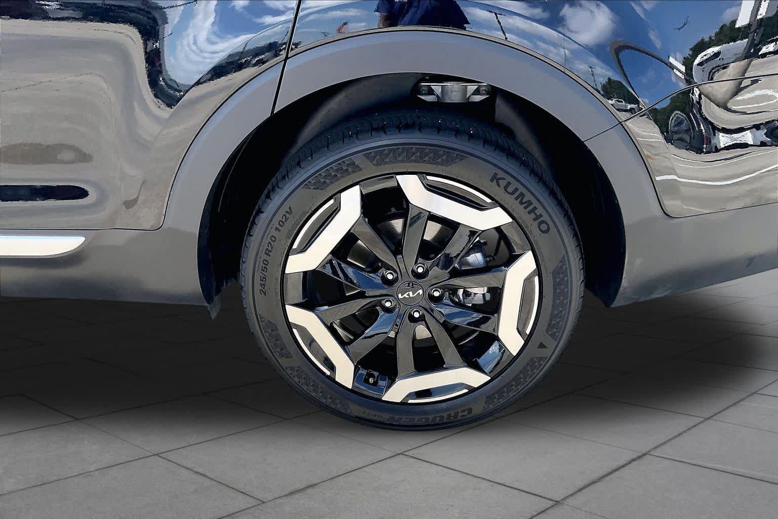 Used 2025 Kia Telluride S FWD image 10