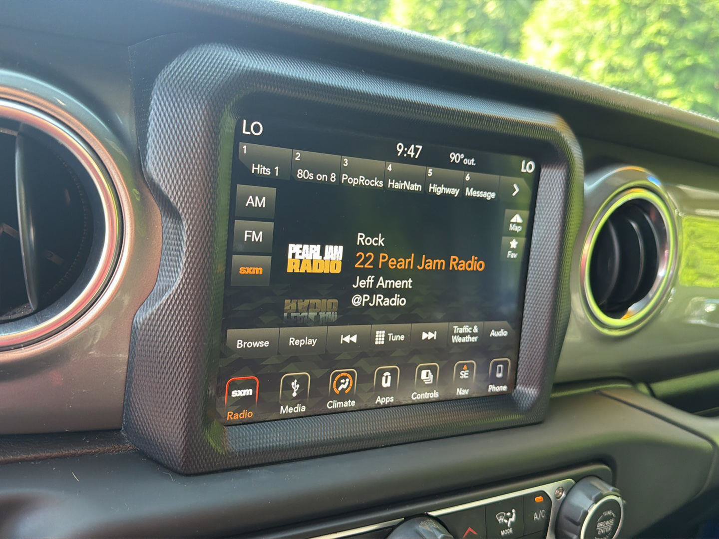 Used 2018 Jeep Wrangler Unlimited Sahara AWD/4WD image 22