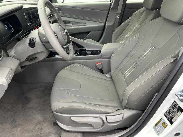 New 2026 Hyundai Elantra SEL Sport Premium FWD image 9