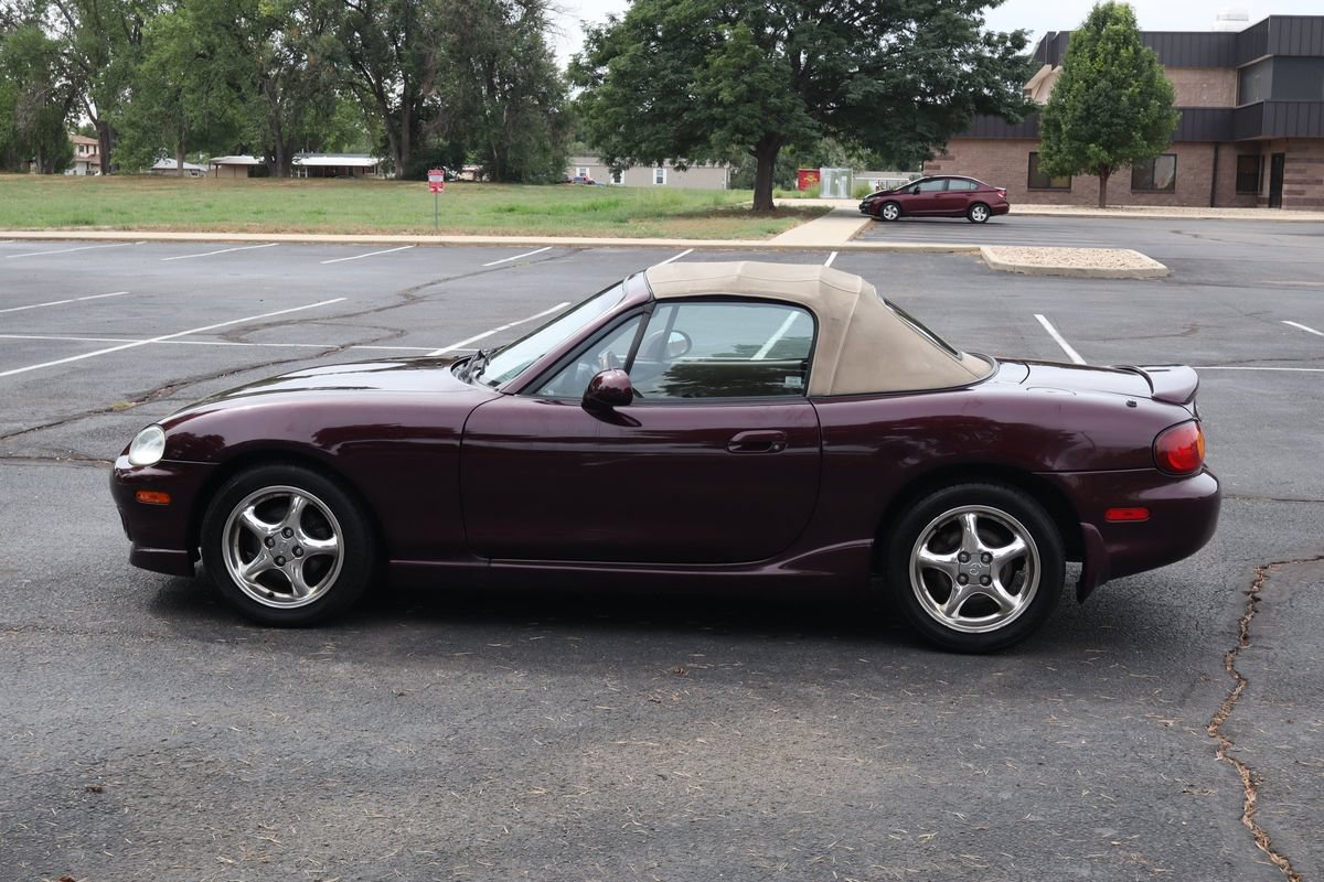 Used 2000 MAZDA MX-5 Miata RWD image 22