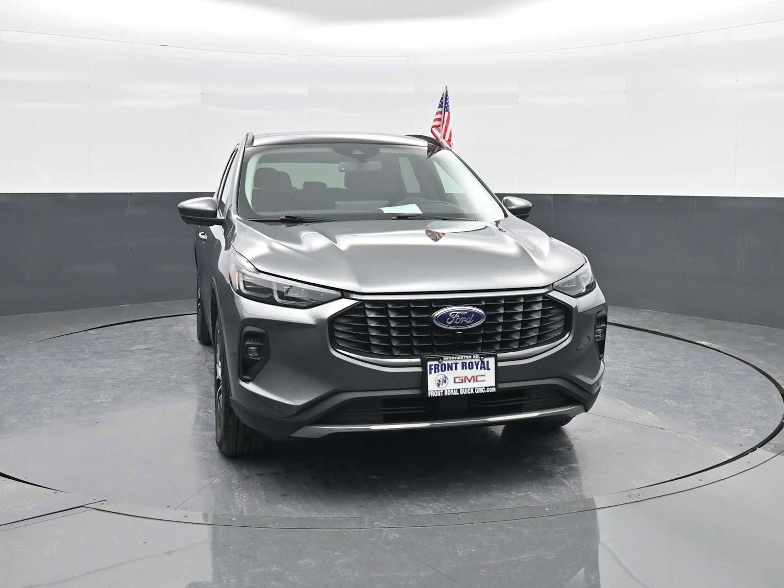 Used 2025 Ford Escape SE w/ PHEV Premium Package image 2