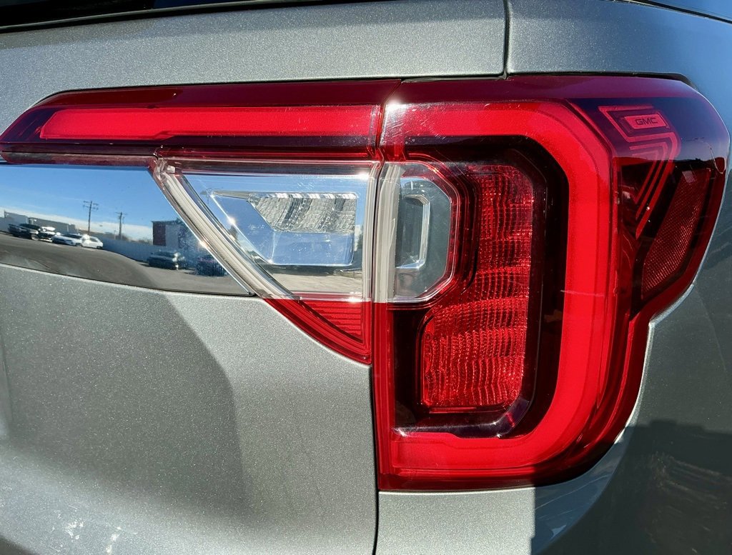 Used 2023 GMC Acadia SLT w/ Technology Package image 16