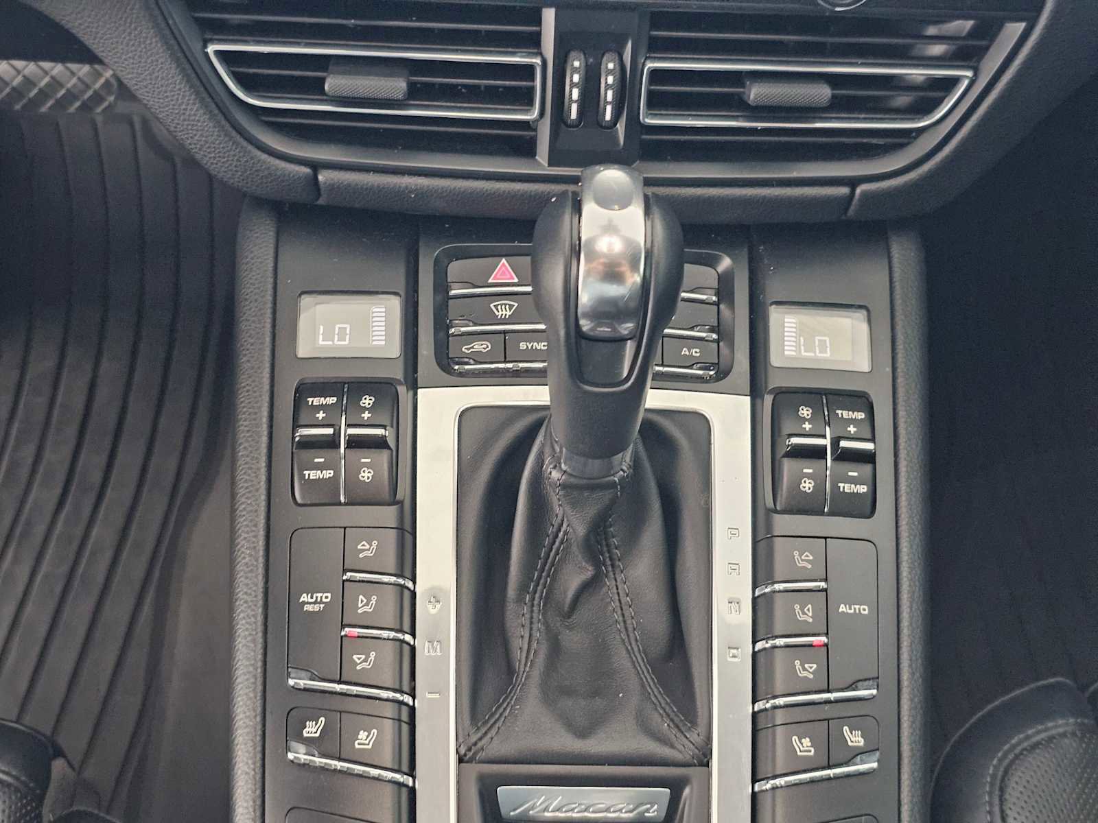 Used 2021 Porsche Macan image 27