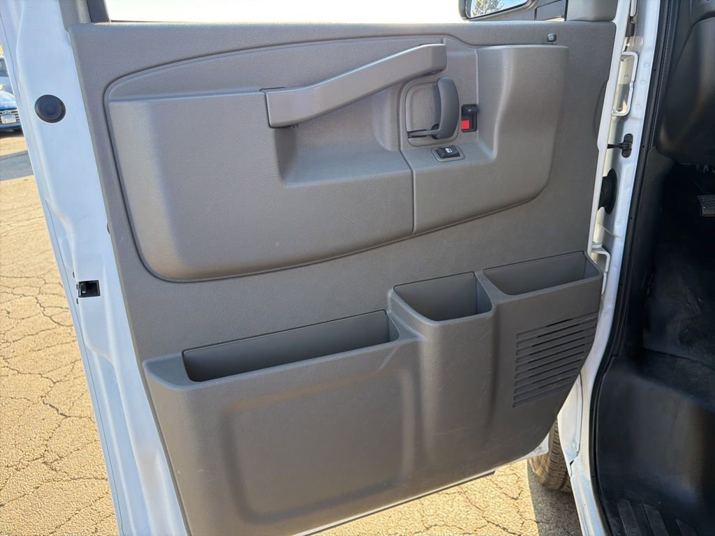 Used 2024 Chevrolet Express 3500 LS w/ Chrome Appearance Package RWD image 17