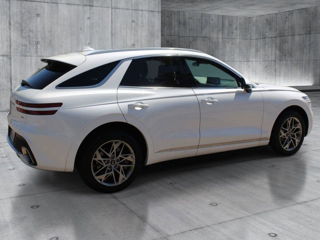 Used 2025 Genesis GV70 2.5T AWD/4WD image 4