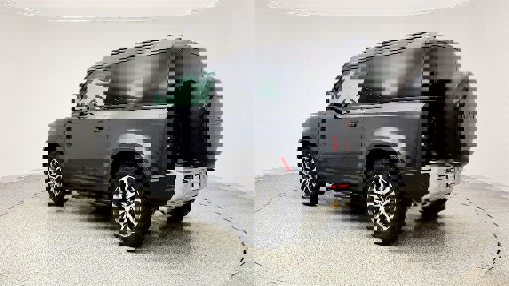 Used 2025 Land Rover Defender 90 S image 7