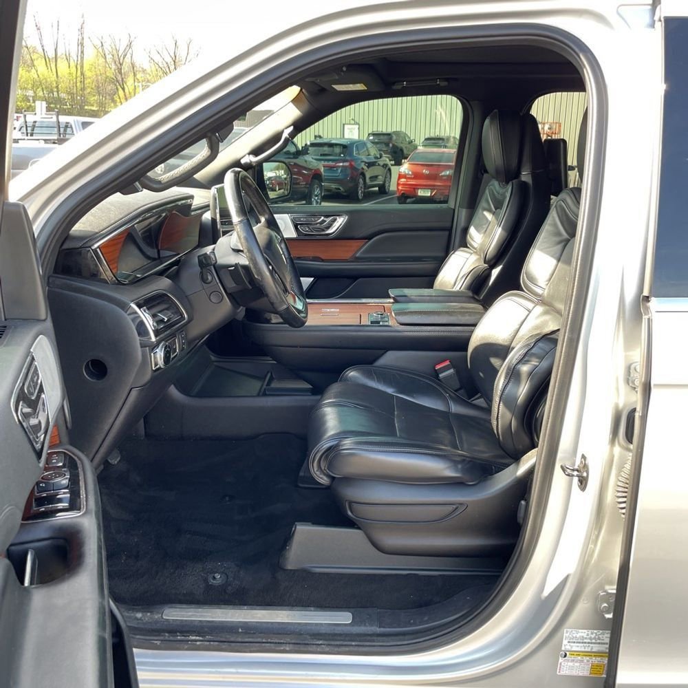 Used 2019 Lincoln Navigator Reserve w/ Cargo Package AWD/4WD image 5