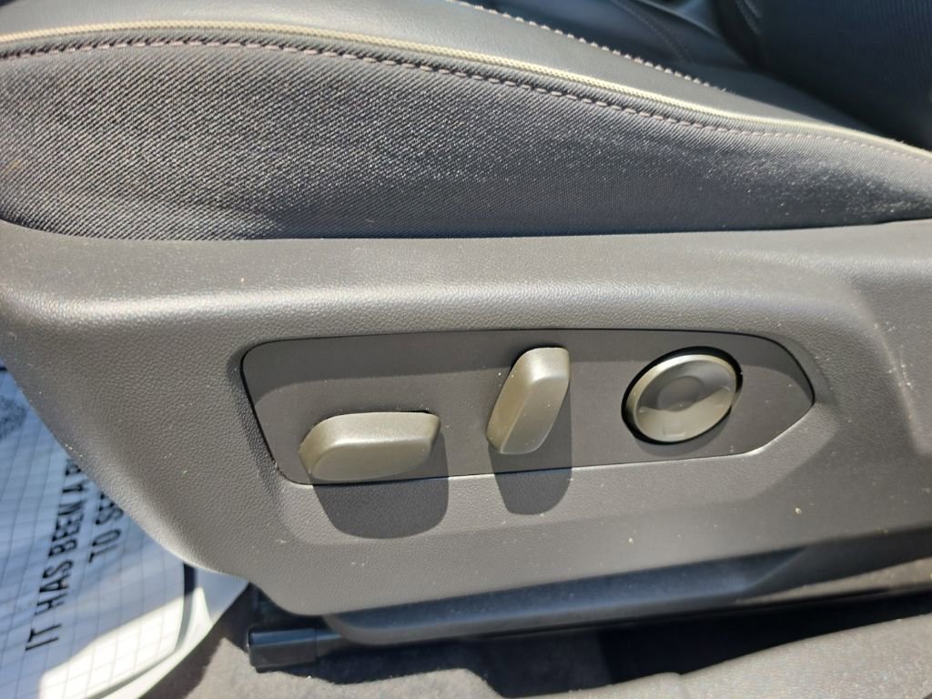 Used 2021 Buick Envision Essence w/ Technology Package I FWD image 18