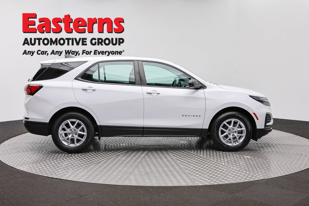 Used 2023 Chevrolet Equinox LS w/ Driver Confidence II Package FWD image 4