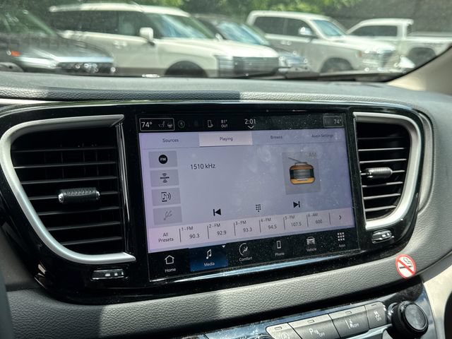 Used 2024 Chrysler Pacifica Touring-L FWD image 20