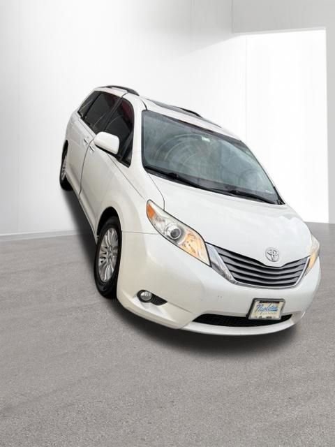 Used 2017 Toyota Sienna XLE Premium FWD image 21
