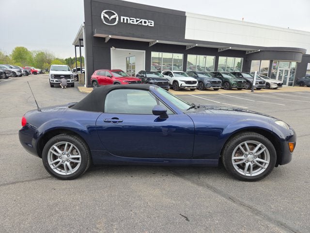 Used 2011 MAZDA MX-5 Miata Sport RWD image 6