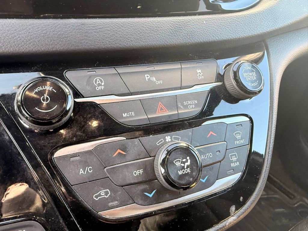 Used 2018 Chrysler Pacifica Touring-L Plus w/ S Appearance Package image 20