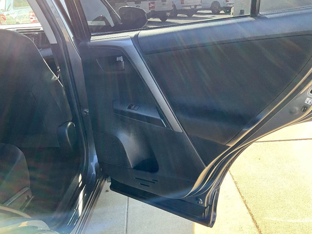 Used 2017 Toyota RAV4 LE image 33