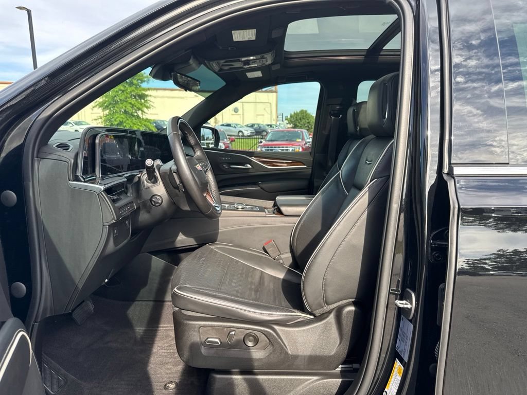 Used 2023 Cadillac Escalade ESV Premium Luxury AWD/4WD image 12