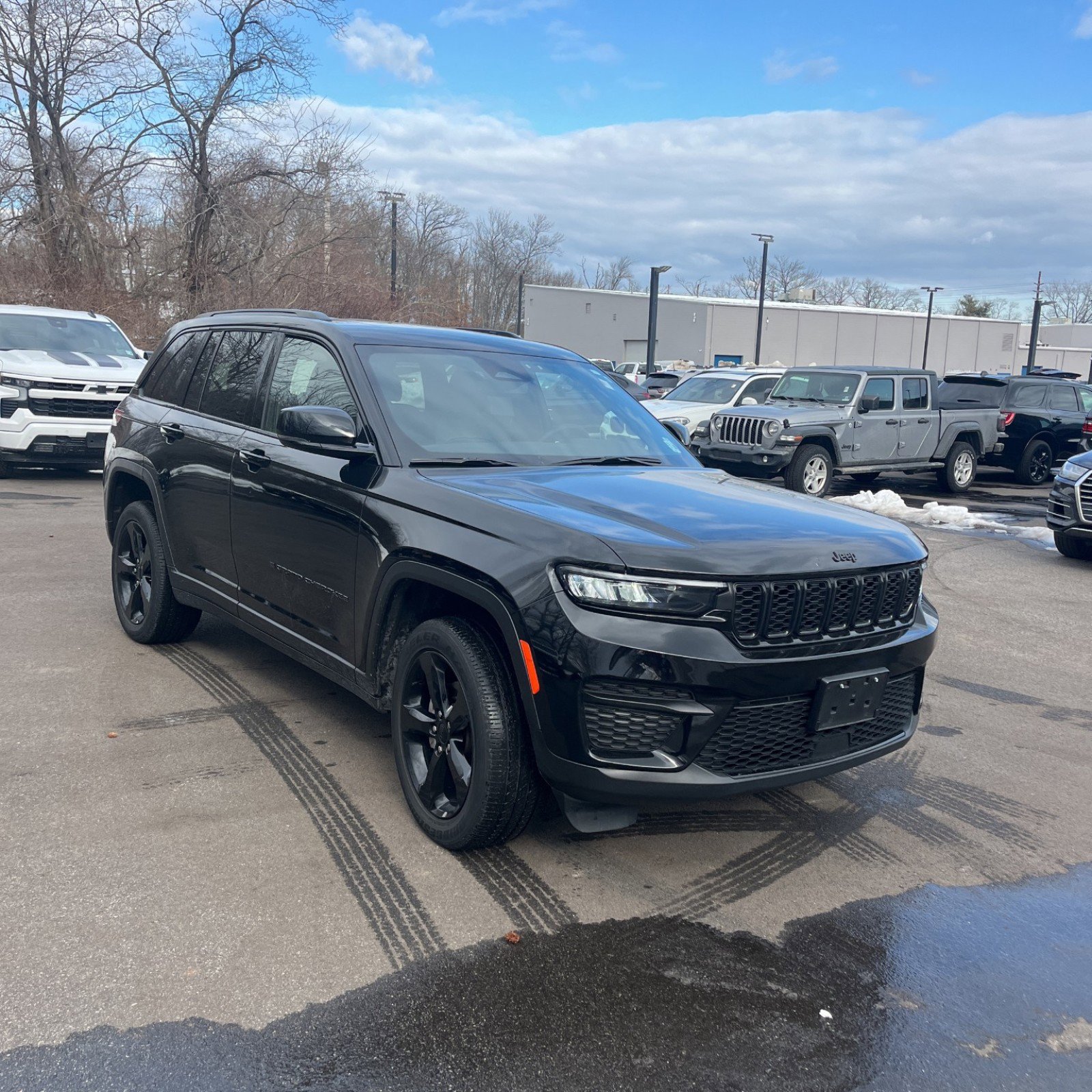Used 2023 Jeep Grand Cherokee Altitude image 7