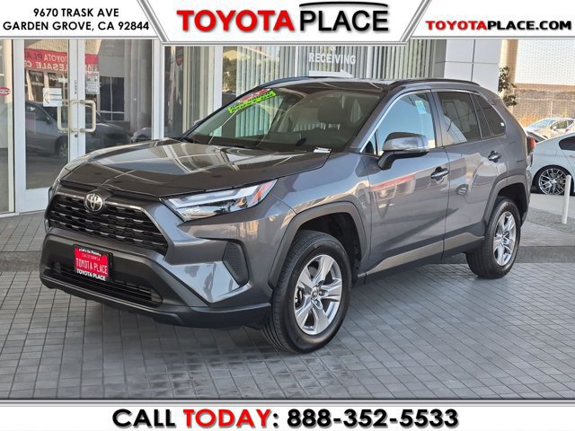 Used 2025 Toyota RAV4 XLE AWD/4WD image 1