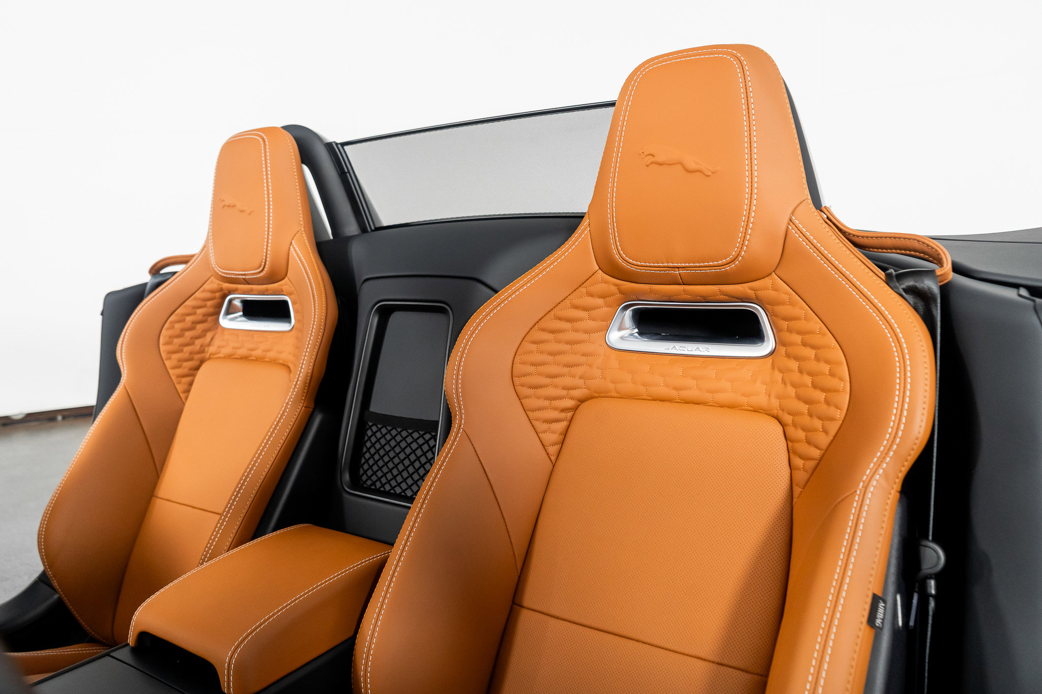 Used 2023 Jaguar F-TYPE R image 3