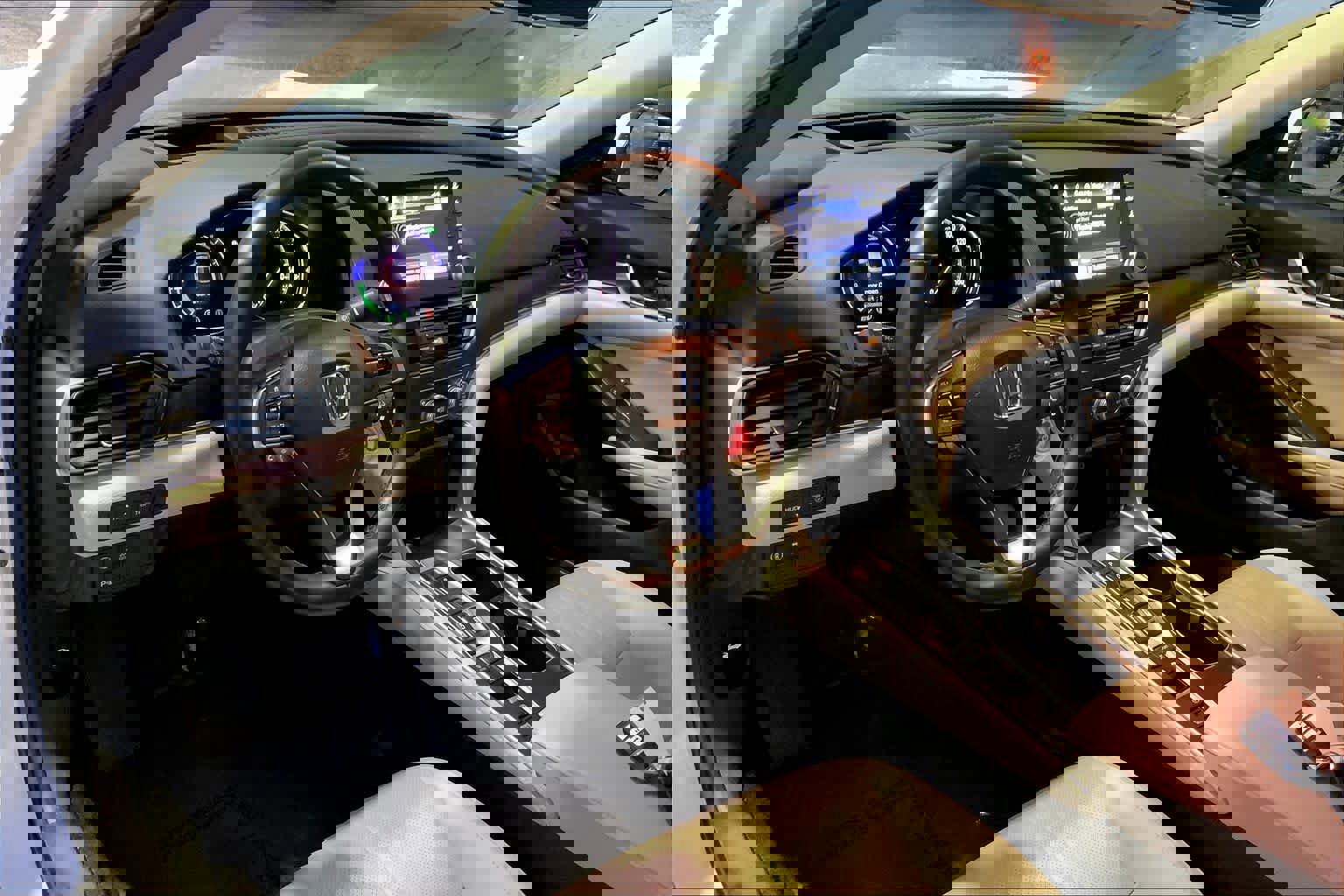 Used 2021 Honda Accord Touring image 17