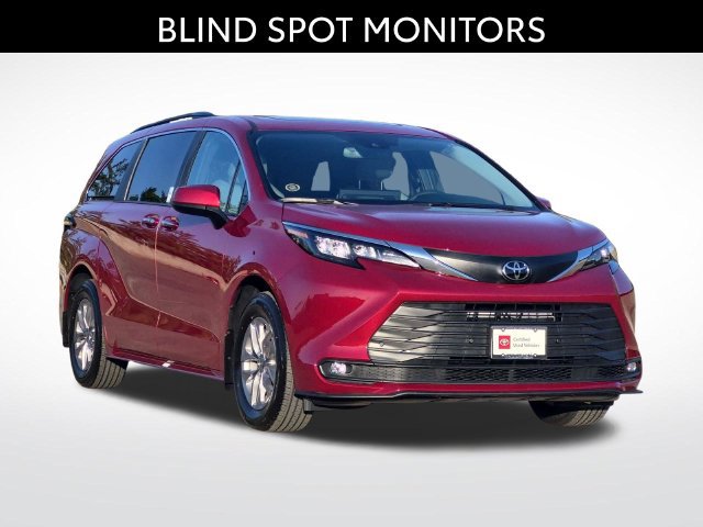 Certified 2026 Toyota Sienna XLE FWD image 3
